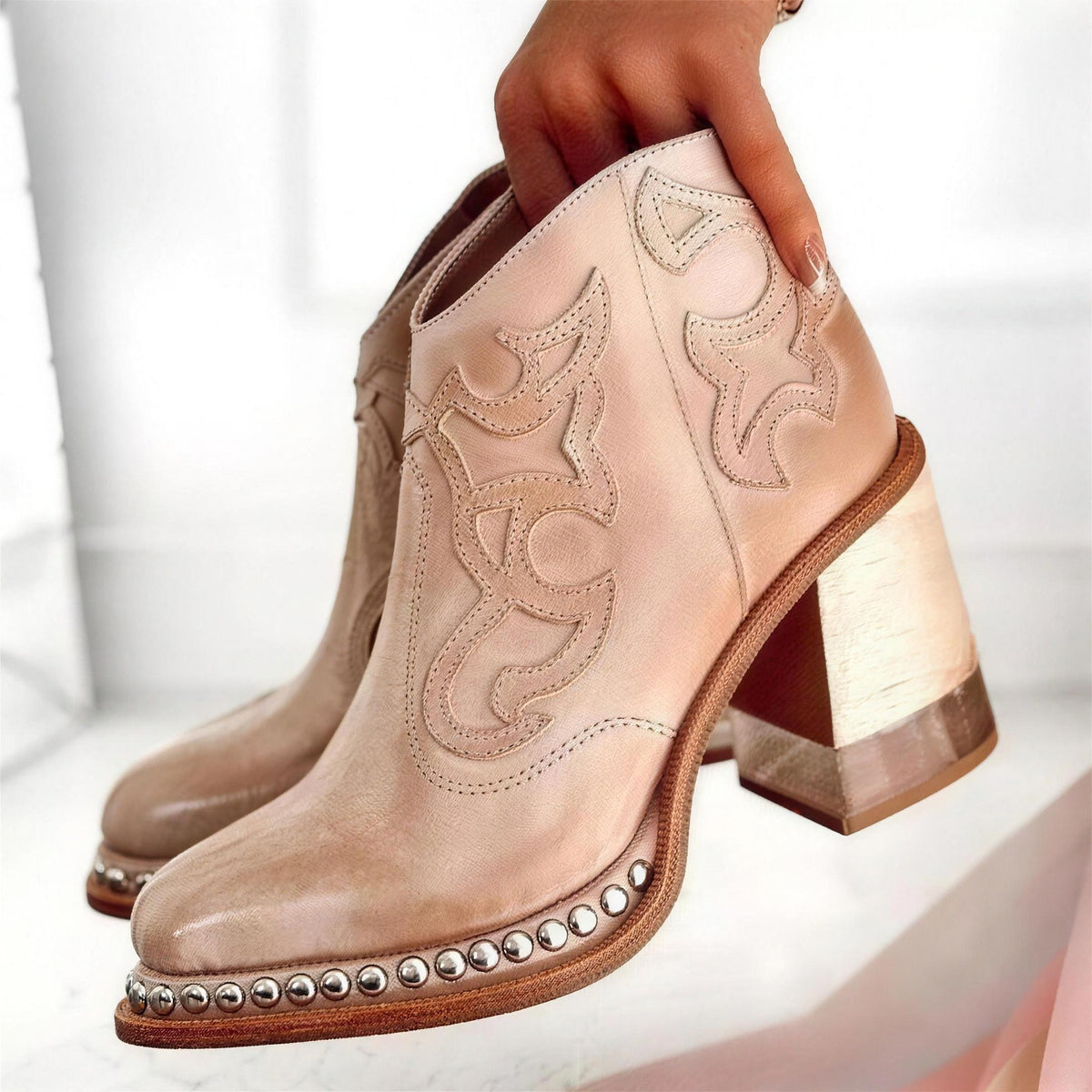 Women's Leather Boots Embroidered Pattern Block Heel 1